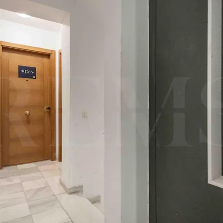 Glamorous Flat In The Heart Of By Rems