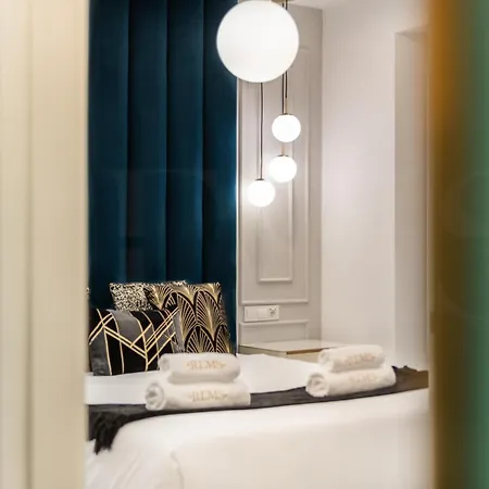 Apartment Glamorous Flat In The Heart Of By Rems *