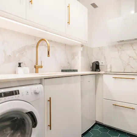 Apartment Glamorous Flat In The Heart Of By Rems