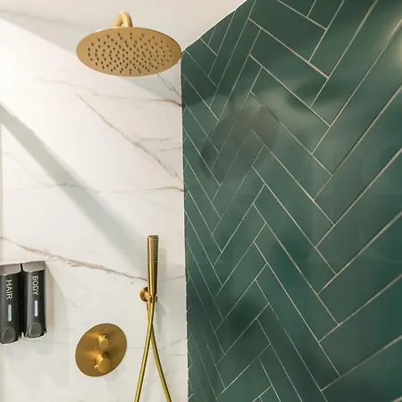Glamorous Flat In The Heart Of By Rems *