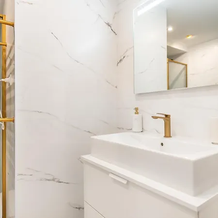Apartment Glamorous Flat In The Heart Of By Rems Malaga