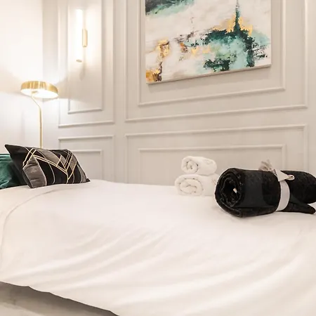 Glamorous Flat In The Heart Of By Rems Malaga
